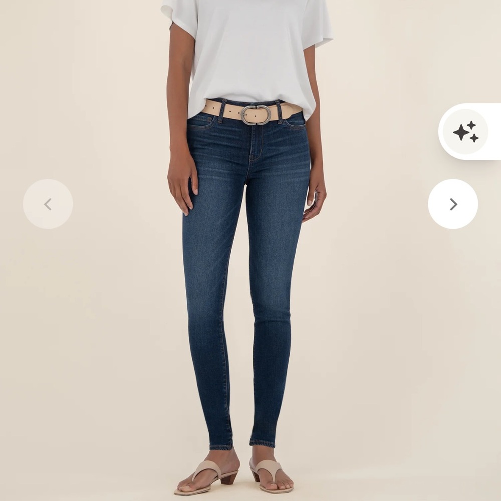 Kut from the Kloth Dark Blue Skinny Jeans size 8. Mia
